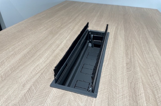 線槽盒通常採用流線型設計