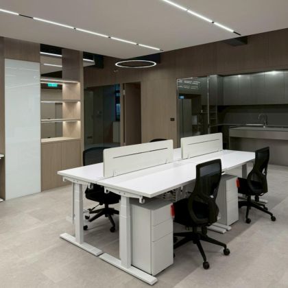 Mova 電動升降桌